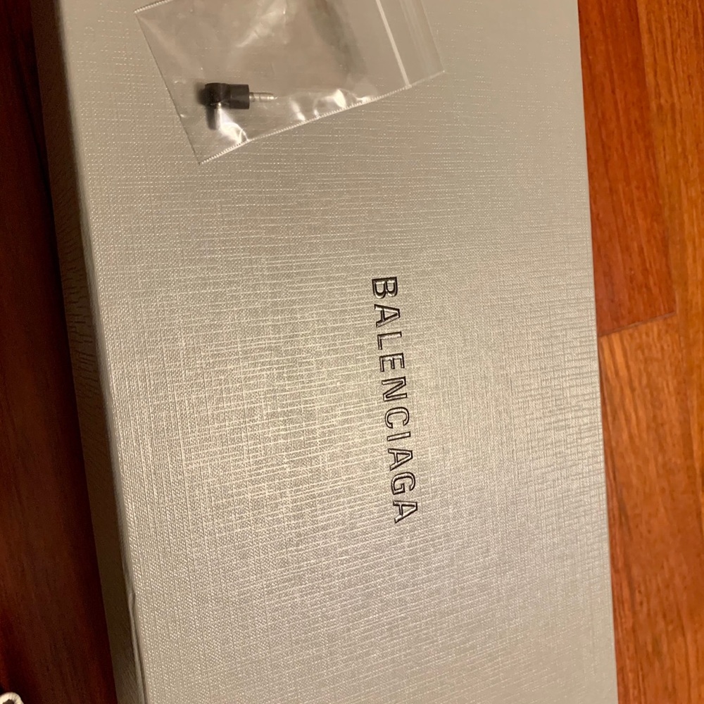 SOLD!! ❌ BALENCIAGA Square Heel with Bow - Picture 6 of 7